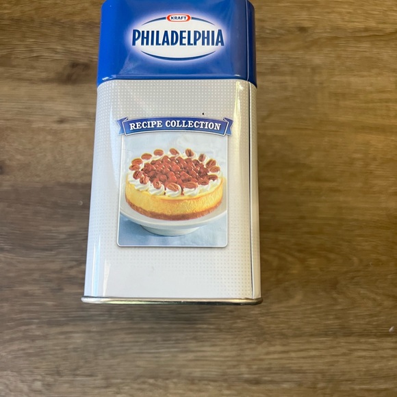 Kraft Philadelphia Cream Cheese Tin with Recipe Cards Collection 76 Recipes New - Picture 3 of 4